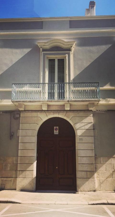 Palazzo Romanelli B&B Trani Exterior photo